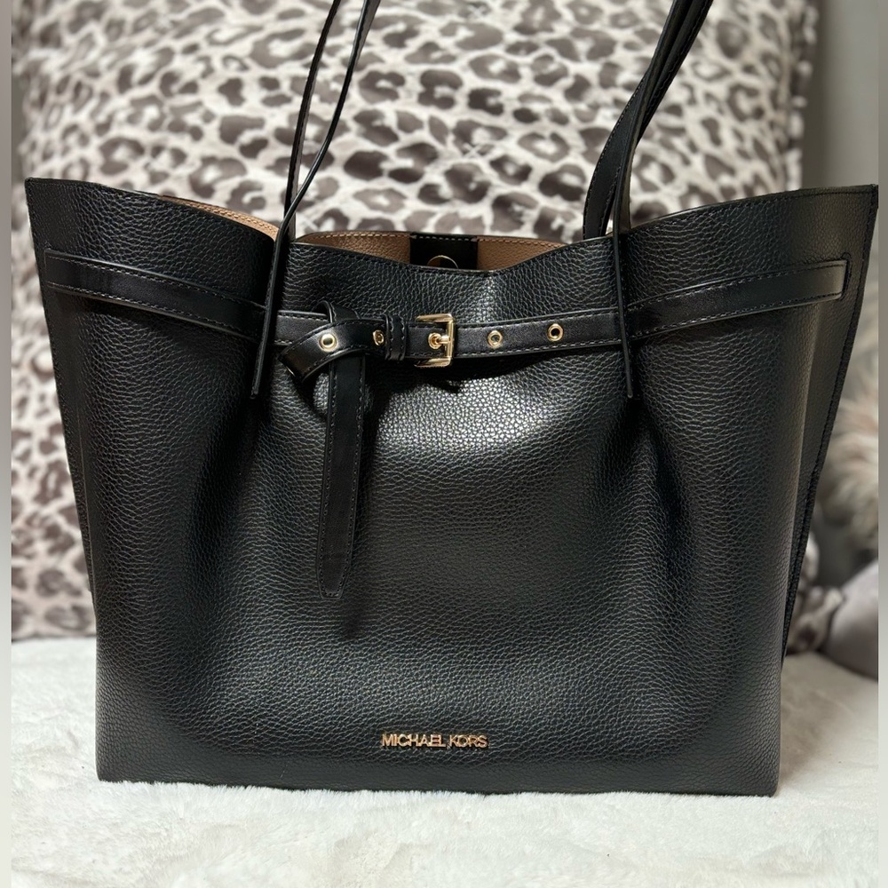 🆕Michael Kors Emilia  tote leather bag🦋